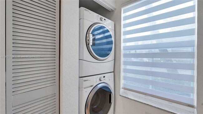 Building Photo - 4921 SW 140th Terrace