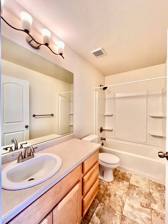 Building Photo - Spacious 3 Bedroom, 2.5 Bathroom Just South of Loveland