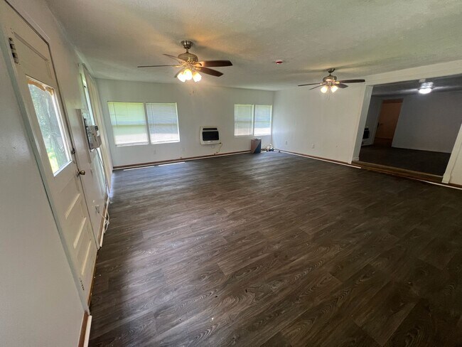Building Photo - 8206 Sunflower Dr