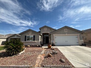 Building Photo - Gorgeous 3Bed/2Bath, 1-Story Home located ...