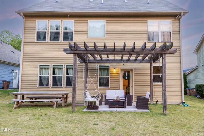 Building Photo - 2124 Longmont Dr