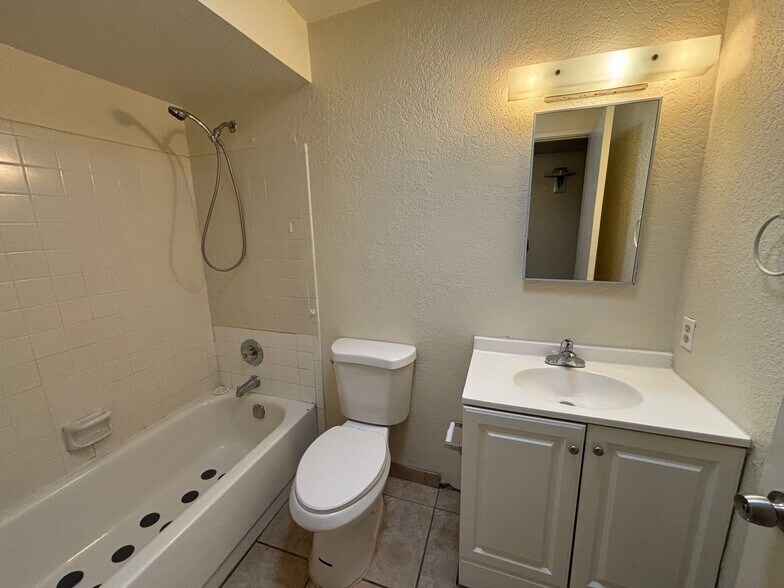 Building Photo - 7431 E Desert Aire Dr