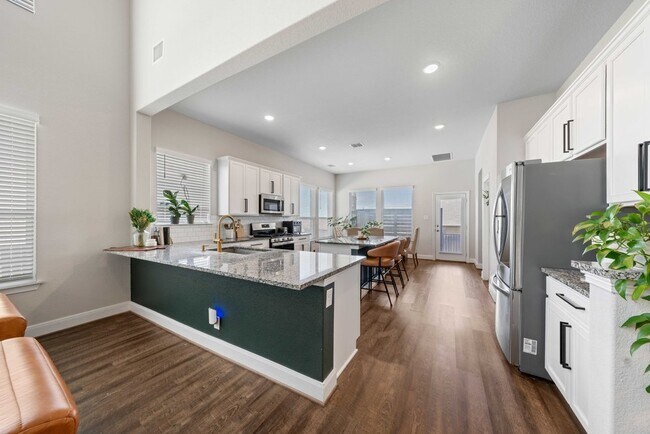 Building Photo - Spacious 4-Bed Oasis with Pool Access & Modern Upgrades in New Braunfels