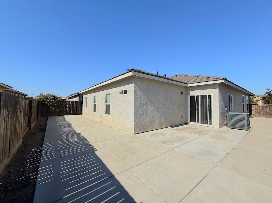 Building Photo - 4014 Cinnabar Ave