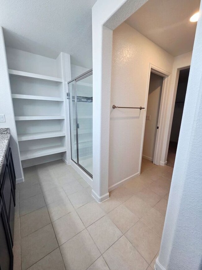 Building Photo - Charming, Spacious Townhome in a Prime Location | Move In Today & Save 50% on First Month