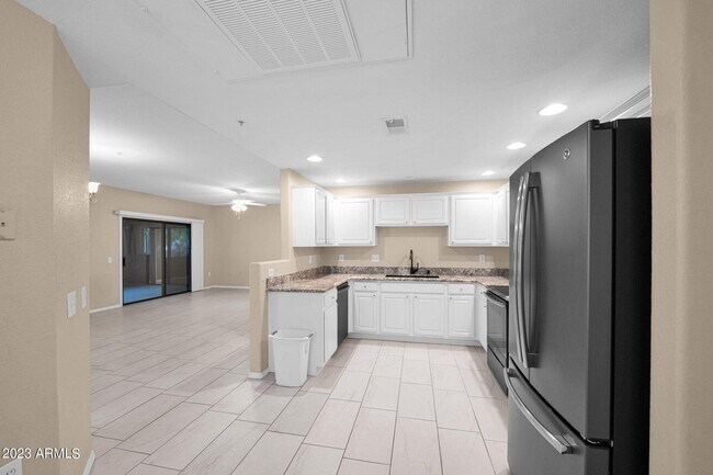 Building Photo - 9555 E Raintree Dr