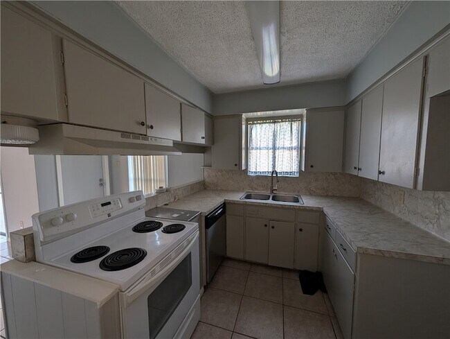 Building Photo - 1606 Spicewood Dr