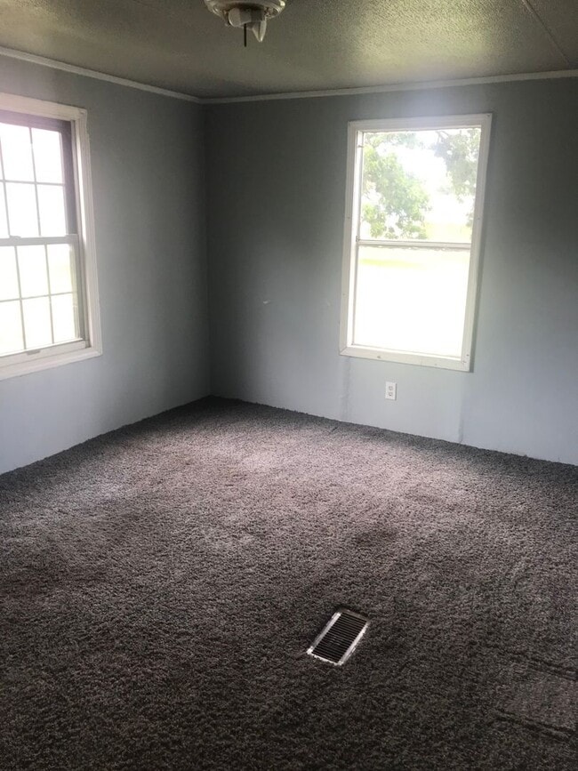 Building Photo - 3 Bedroom, 2 Bath In Stonewall