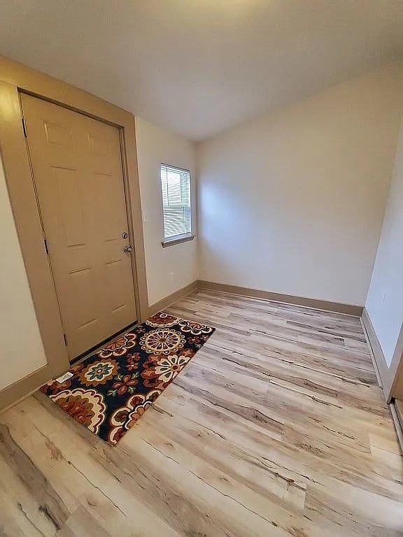 Building Photo - 113 E Velma Ave