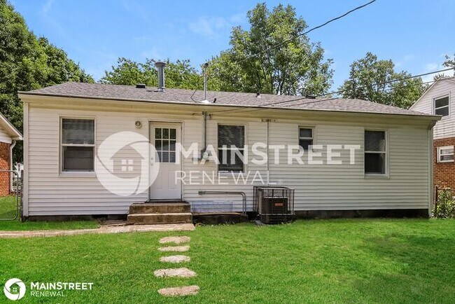 Building Photo - 922 N Harbison Ave