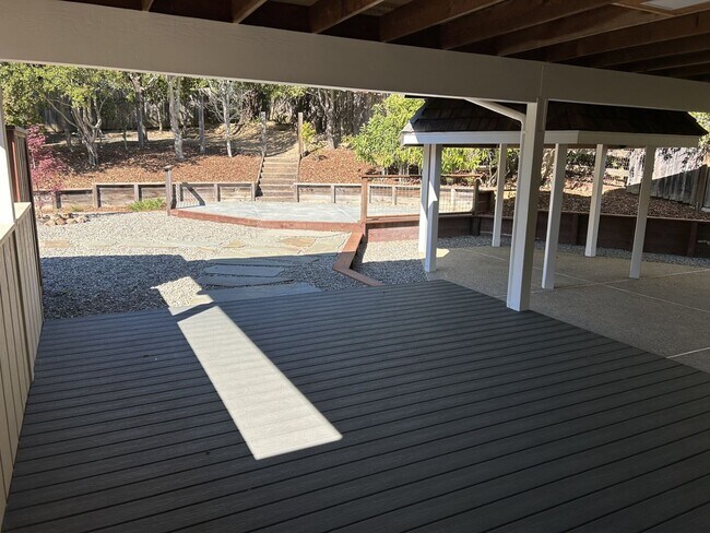 Building Photo - Beautifully Remodeled President’s Neighborhood Home