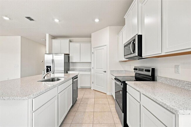Building Photo - 8552 Pinecrest Trl