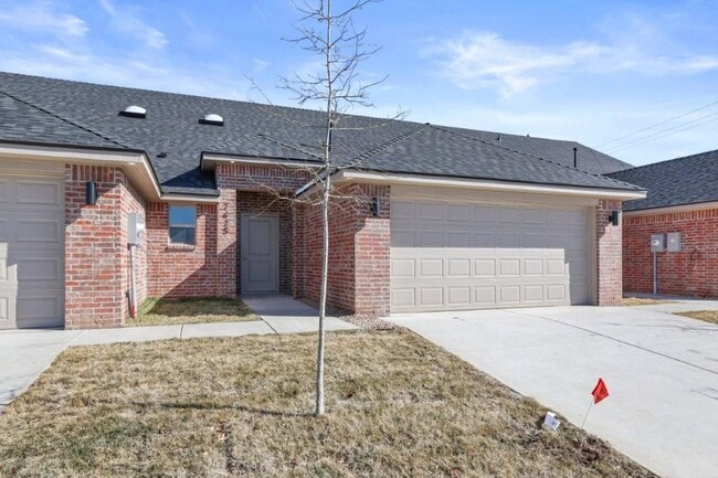 Building Photo - 7625 Woodford Ave