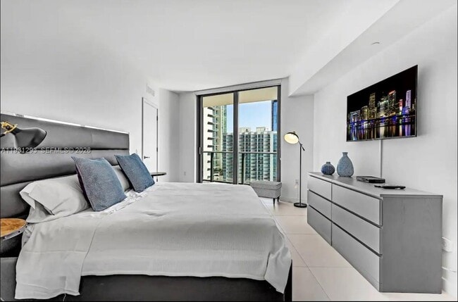 Building Photo - 501 NE 31st St