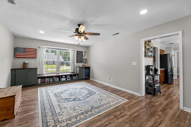 Building Photo - 745 Helmsdale Way