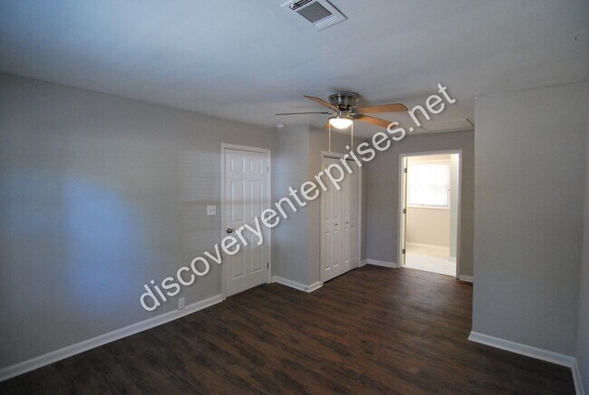Building Photo - JUST REDUCED! 4 Bdrm / 2 Bath Home - 1st m...