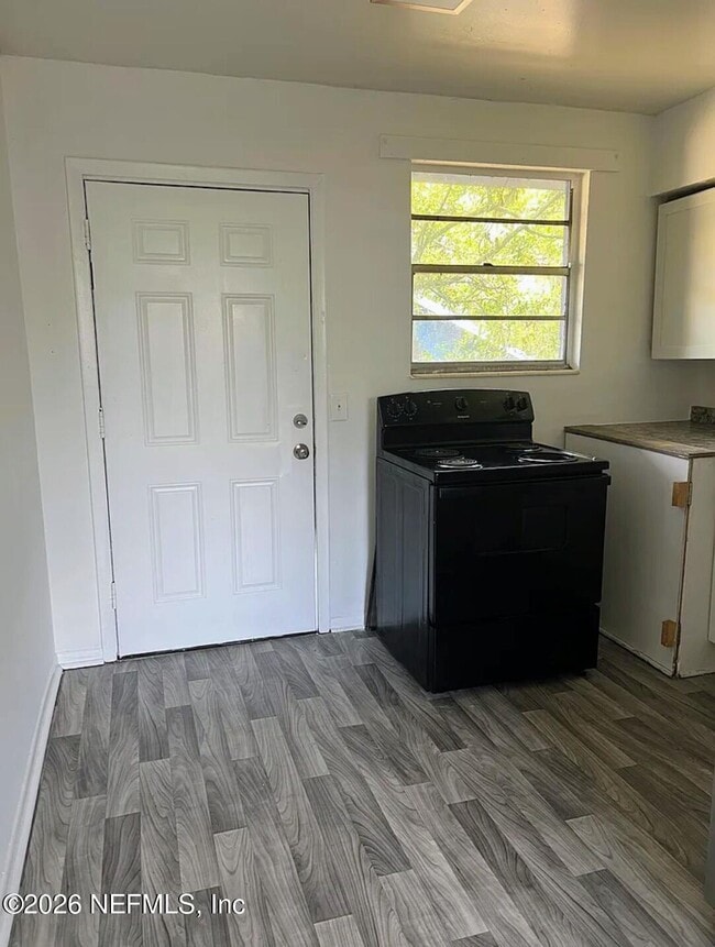 Building Photo - 1554 W 22nd St