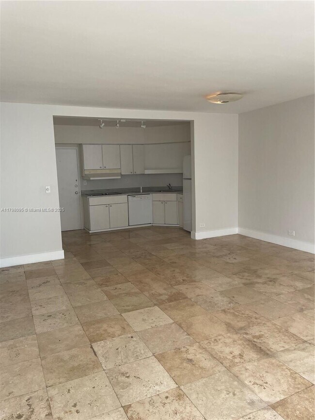 Building Photo - 1408 Brickell Bay Dr