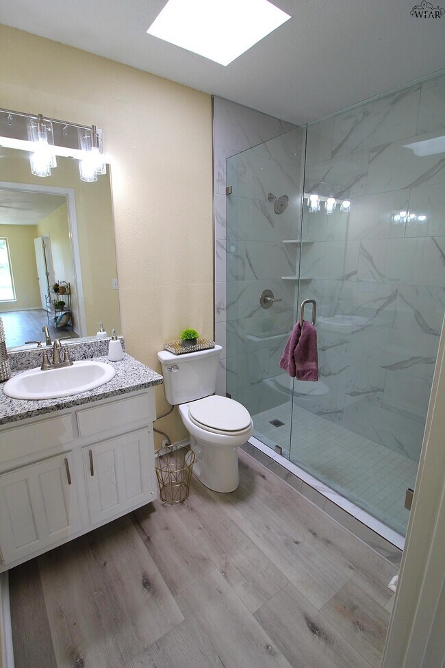 Building Photo - 1218 Christine Rd