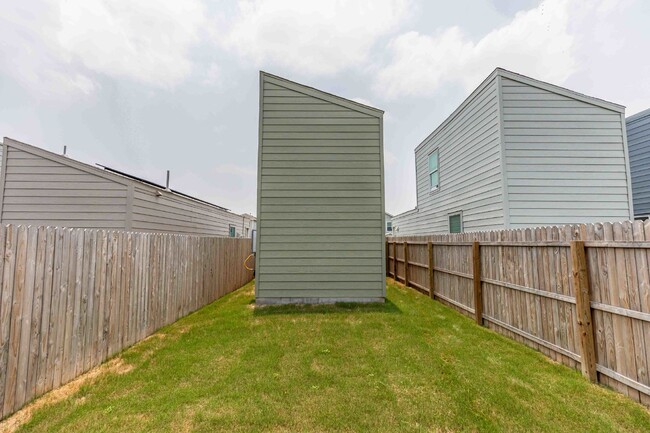 Building Photo - 4271 Thalweg Way