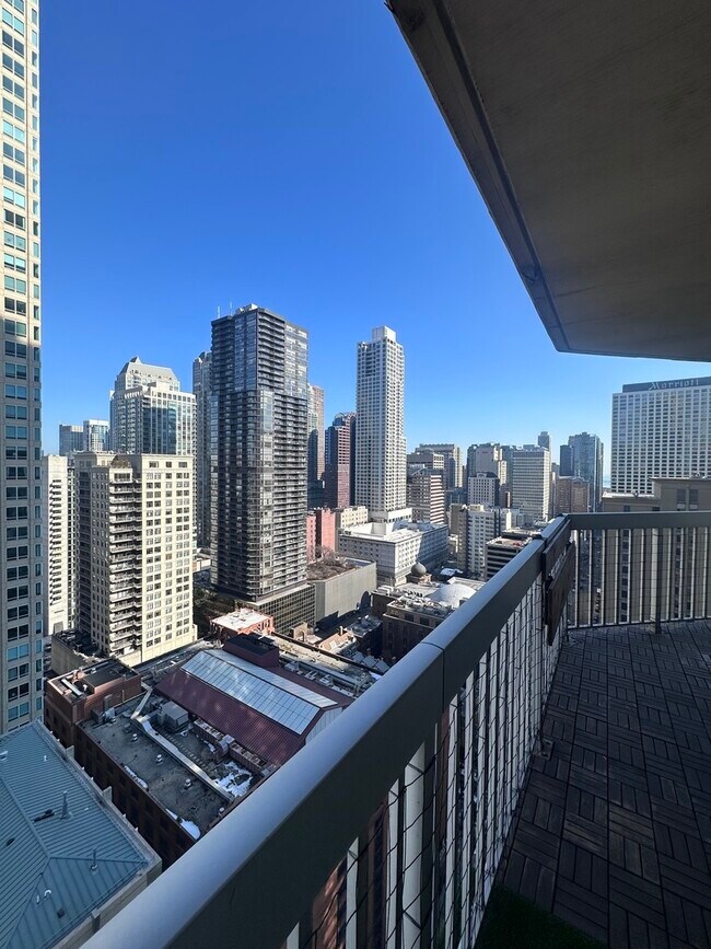 Building Photo - 545 N Dearborn St