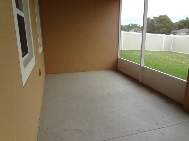 Building Photo - Beautiful 3BR Home in Mallory Square, Lawn Care Included