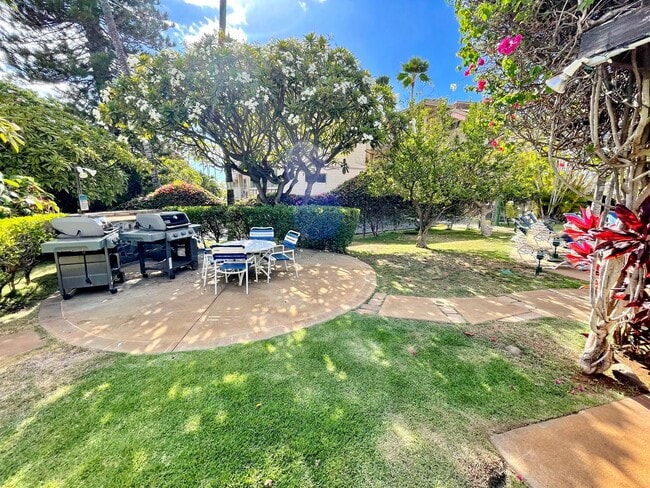 Building Photo - Step into the peaceful and lovingly cared-for 2-bedroom, 2-bath condo in Haleakala Shores — one o...