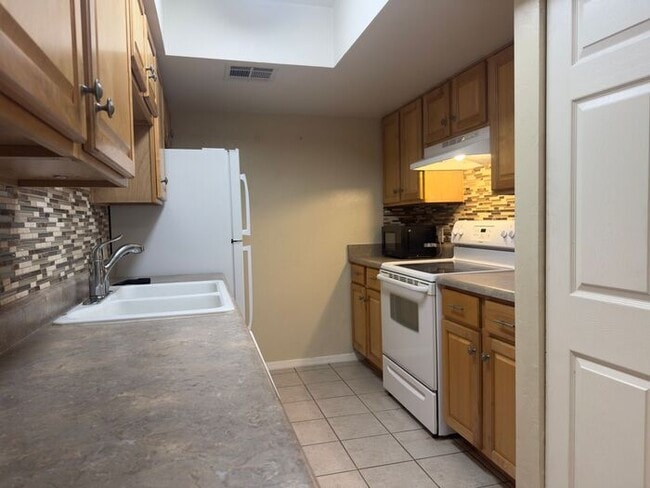 Building Photo - Tucson Apartment for Rent – Gated Community Living with Pool Access