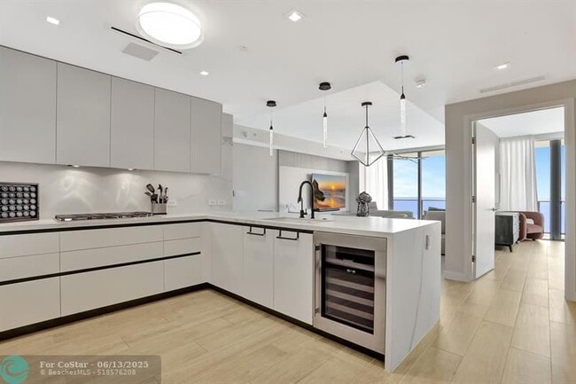 Building Photo - 1116 N Ocean Blvd