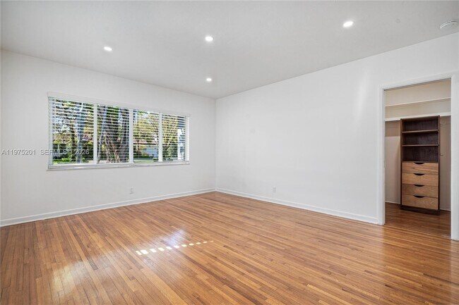 Building Photo - 1235 Algardi Ave