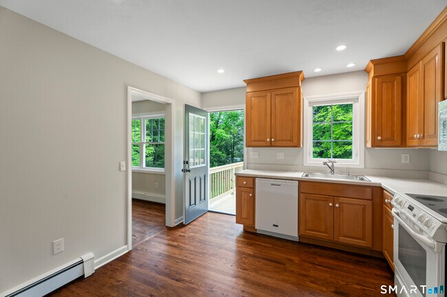 Building Photo - 831 Nut Plains Rd