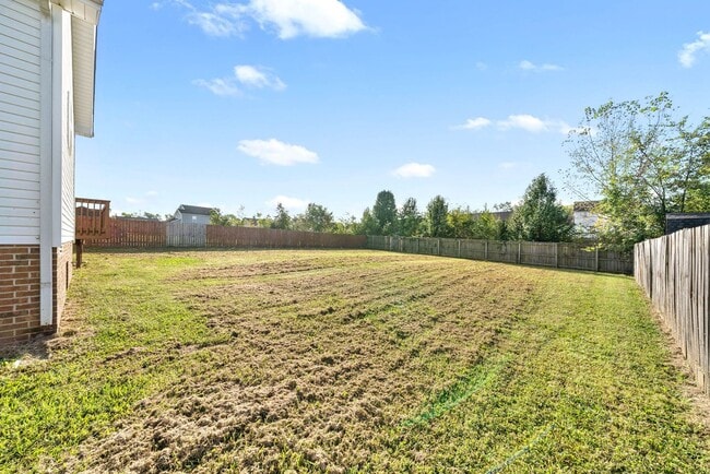 Building Photo - Pet Friendly Three Bedroom with Bonus!
