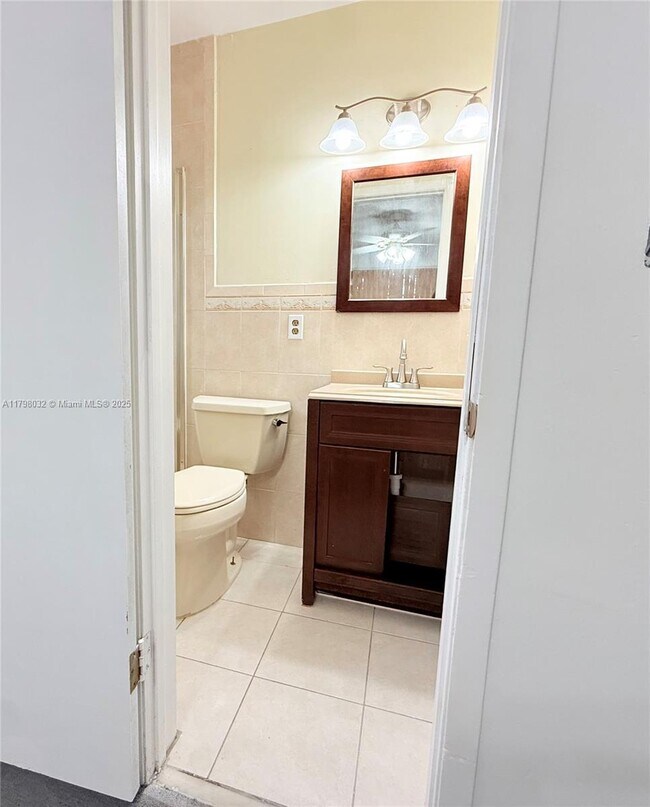 Building Photo - 1130 Kasim St
