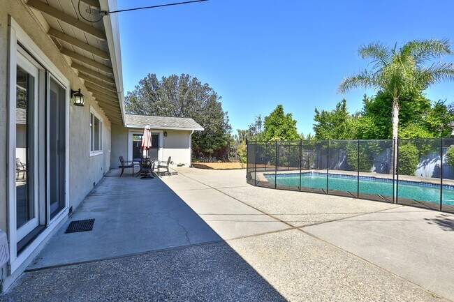 Building Photo - Saratoga single story home with Pool, and open Concept Living