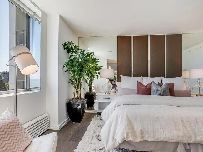 Building Photo - 1080 Chestnut St