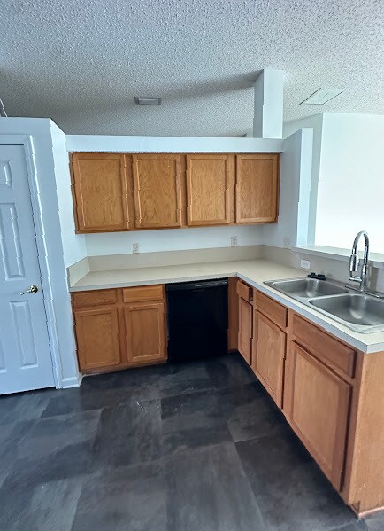 Building Photo - Welcome To the Dream Family 4 Bed and 2 Ba...