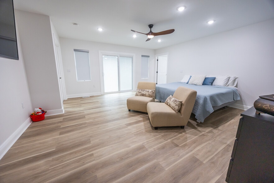 Building Photo - 7980 Royal Ave