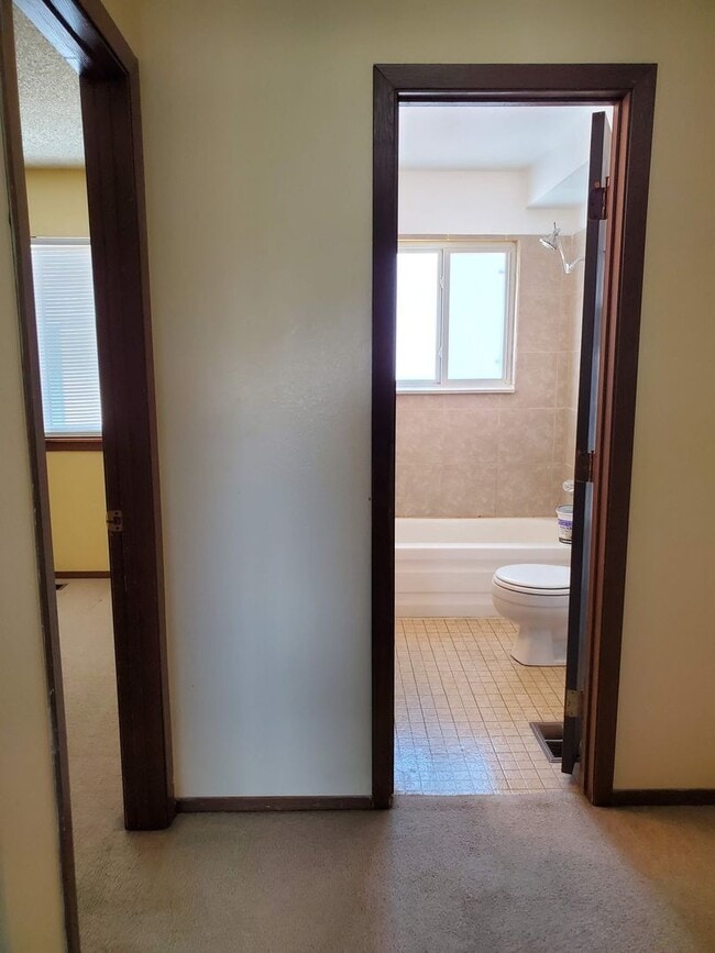 Building Photo - Townhome with 2 bedrooms, 1.5 bath - Avail...