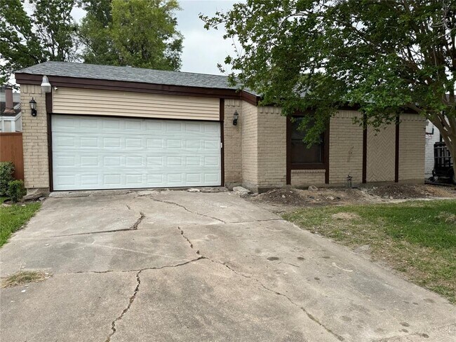 Primary Photo - 6311 Dawnridge Dr