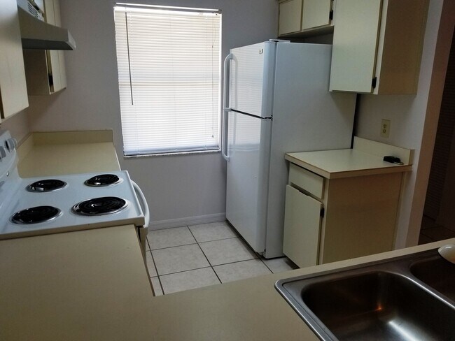 Building Photo - 2 bedroom 2 bath