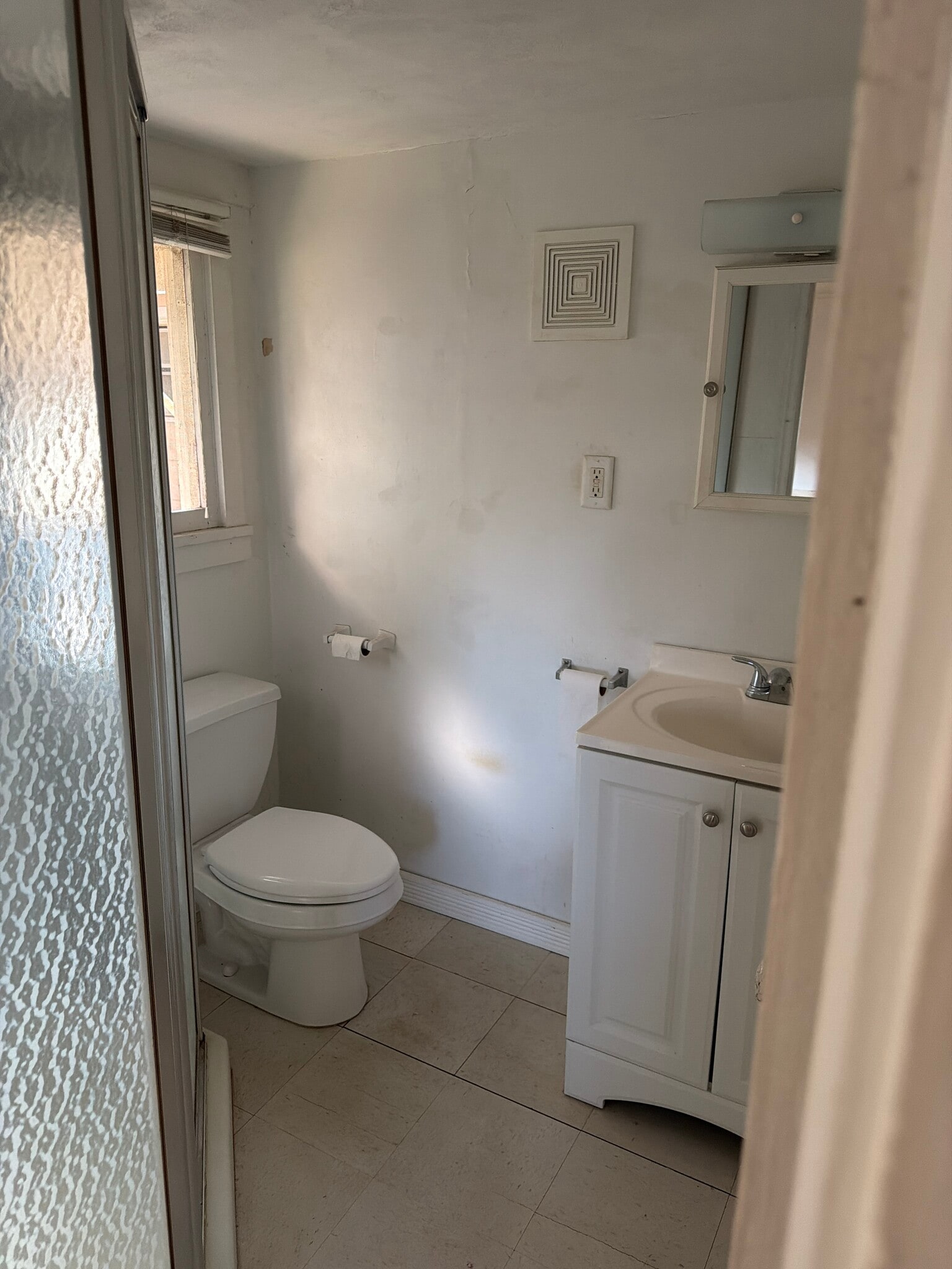 Building Photo - 209 Strawberry Ln