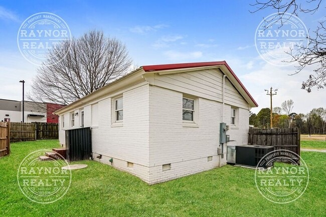 Building Photo - 2856 Cornwallis Rd