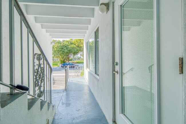 Building Photo - 1520 Lake Ave