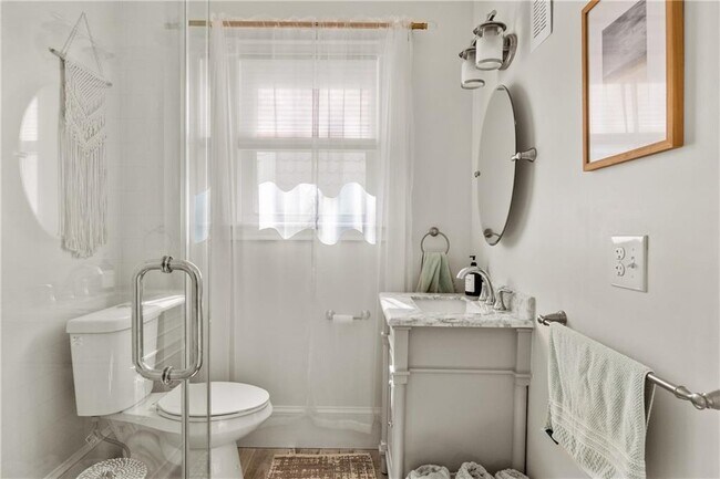 Building Photo - 35 Hall Ave