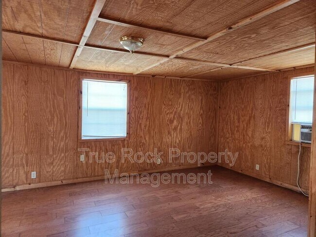 Building Photo - 311 S Cash