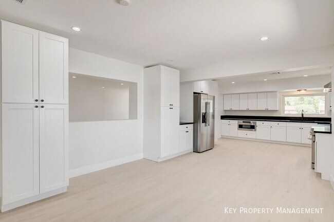 Building Photo - 3962 Euclid St