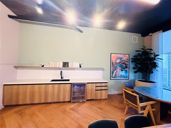 Building Photo - 121 NE 5th St