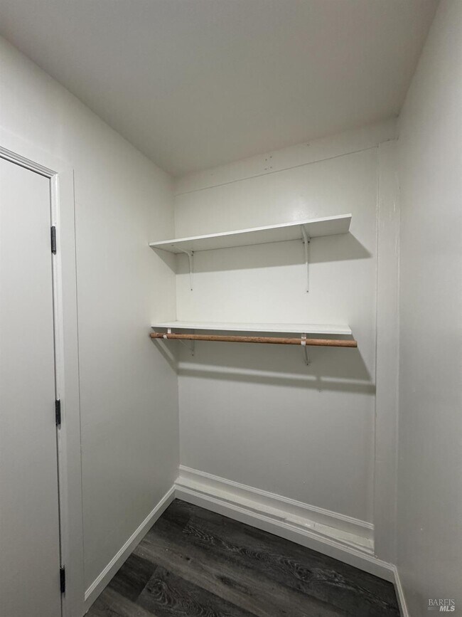 Building Photo - 318 Capitol St