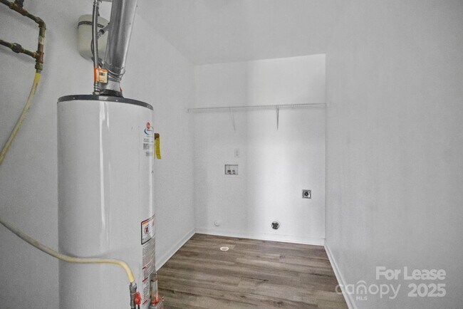 Building Photo - 237 Aershire Ct
