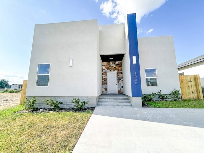 Primary Photo - 5008 Rotonda Ln